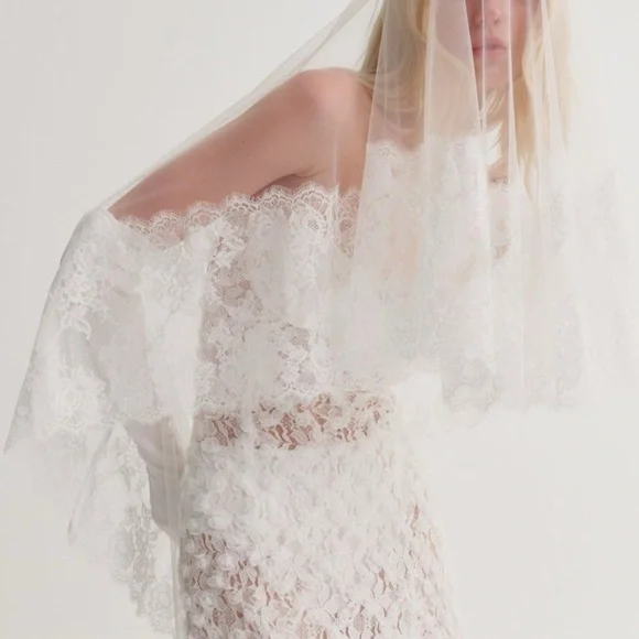 Elegant White Lace Bridal Veil - for love & lemons blossom veil - Picture 1 of 3